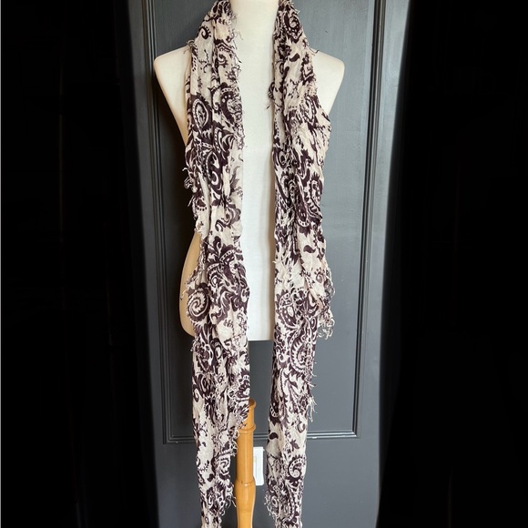 New Auth Chan Luu Paisley Print Cashmere Silk Scarf Color: Eggplant/White - Picture 4 of 4